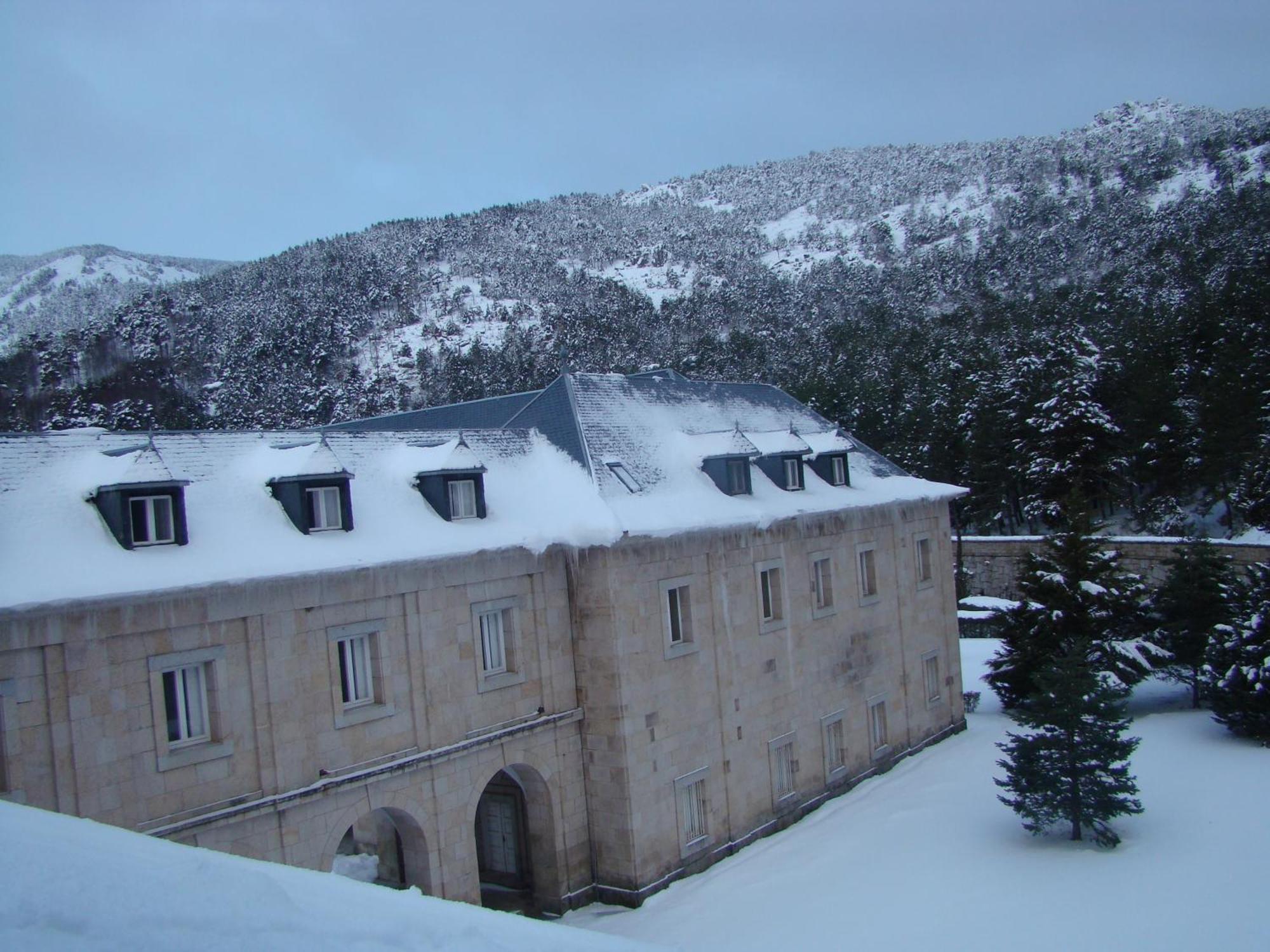 Hospederia Santa Cruz Ξενοδοχείο San Lorenzo de El Escorial Εξωτερικό φωτογραφία