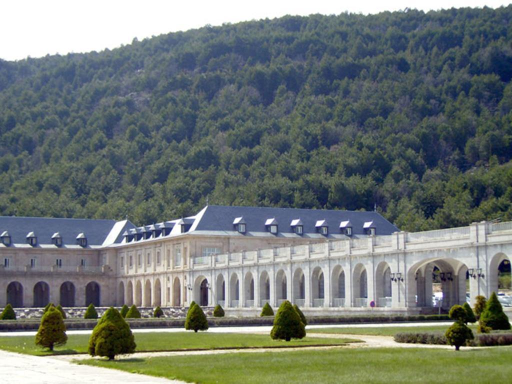 Hospederia Santa Cruz Ξενοδοχείο San Lorenzo de El Escorial Εξωτερικό φωτογραφία