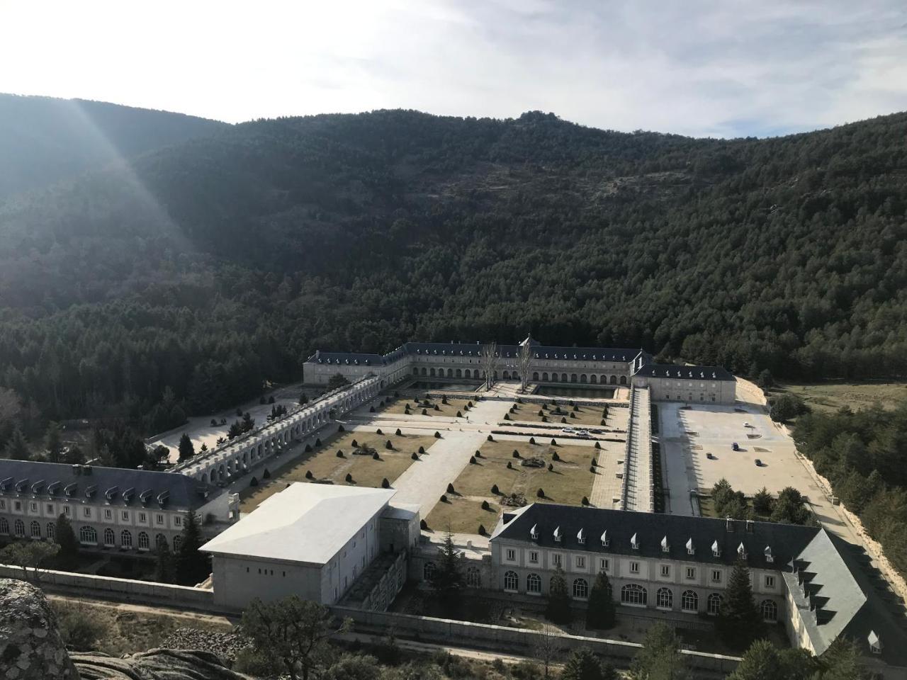 Hospederia Santa Cruz Ξενοδοχείο San Lorenzo de El Escorial Εξωτερικό φωτογραφία