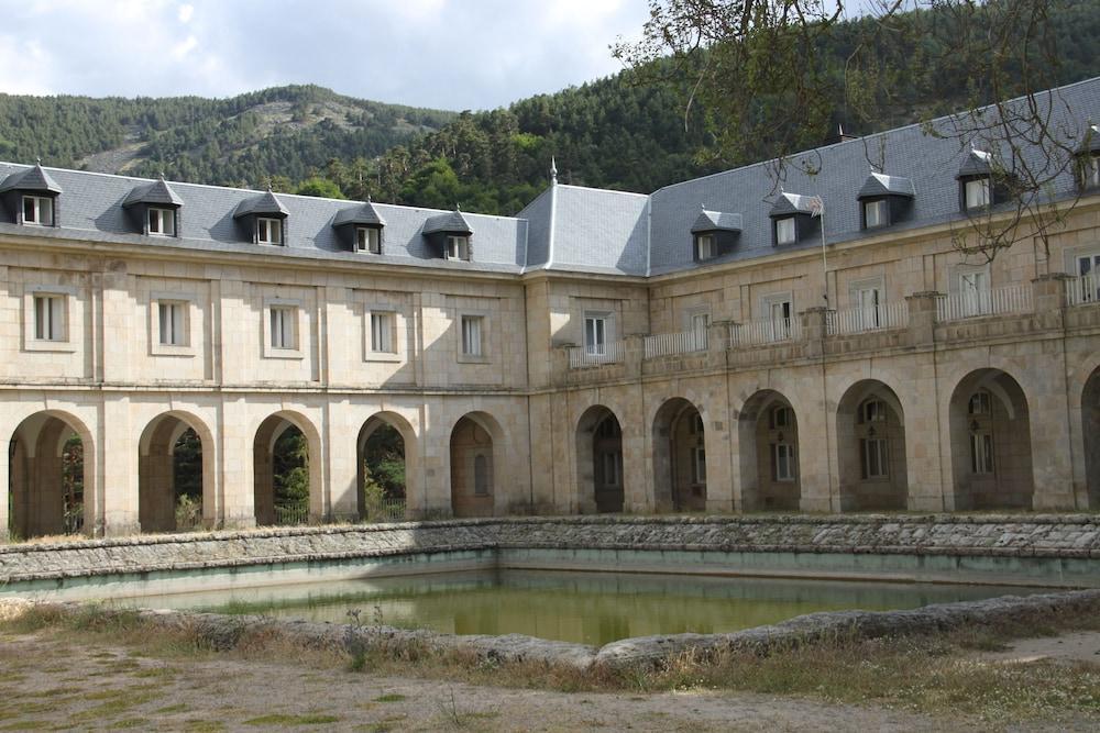 Hospederia Santa Cruz Ξενοδοχείο San Lorenzo de El Escorial Εξωτερικό φωτογραφία